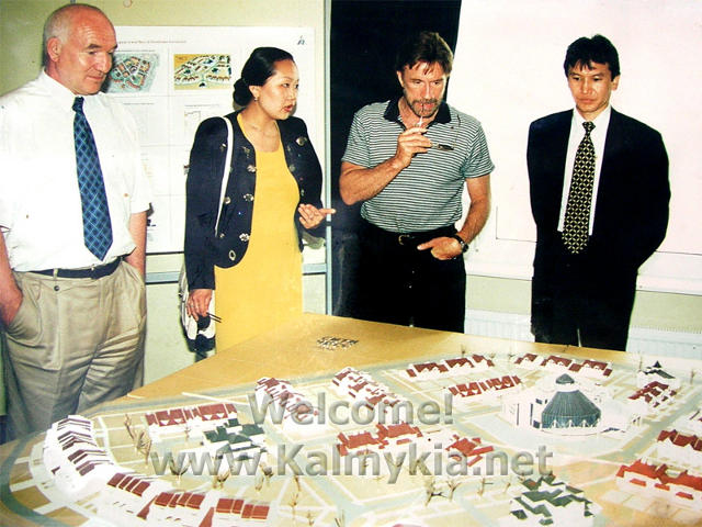 billioner Kirsan Ilyumzhinov and Holliwood star Chuck Norris in Chess City New Vasyuki billioner Kirsan Ilyumzhinov and Holliwood star Chuck Norris in Chess City New Vasyuki